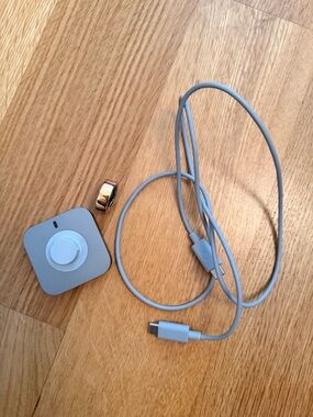 Rose Gold Oura Ring 4 and Charger - Size 7